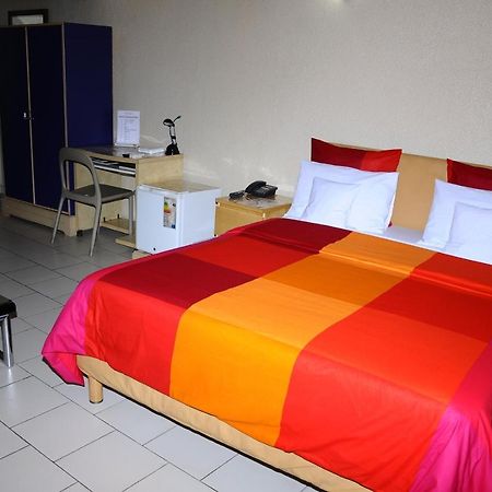 Hotel Saint Thomas Ломе Екстериор снимка