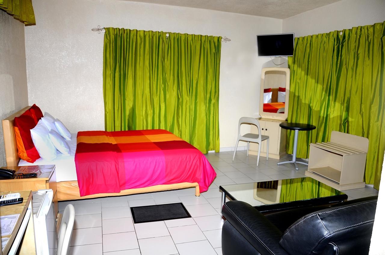 Hotel Saint Thomas Ломе Екстериор снимка