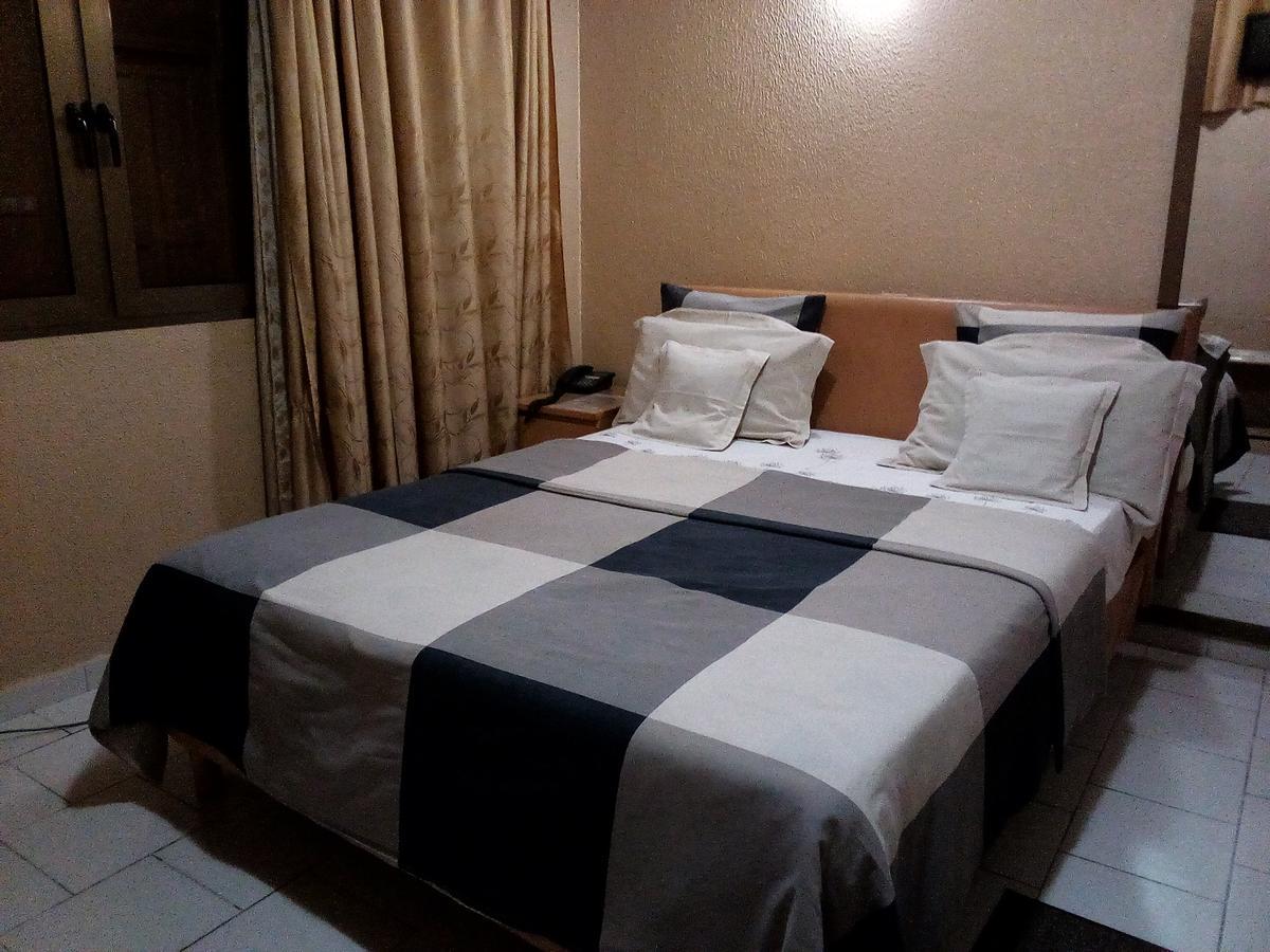 Hotel Saint Thomas Ломе Екстериор снимка
