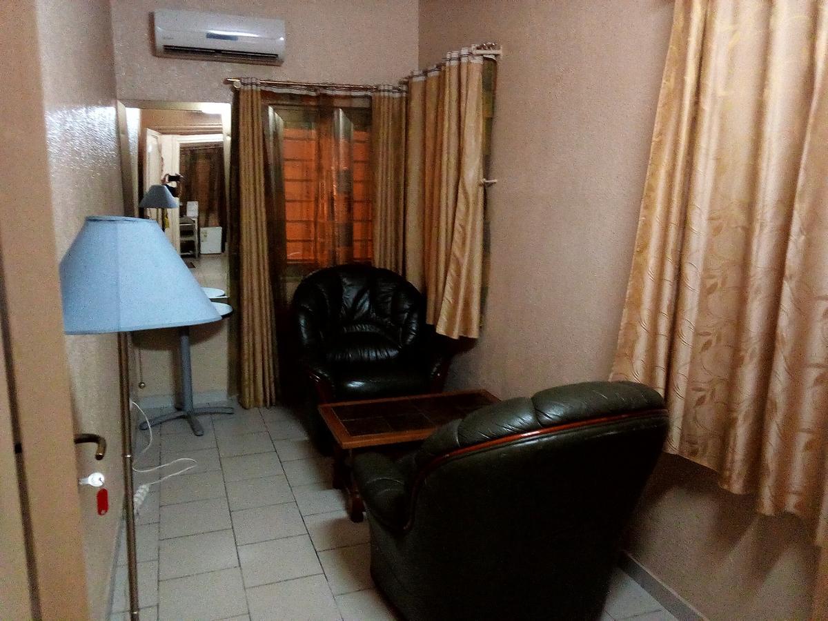 Hotel Saint Thomas Ломе Екстериор снимка
