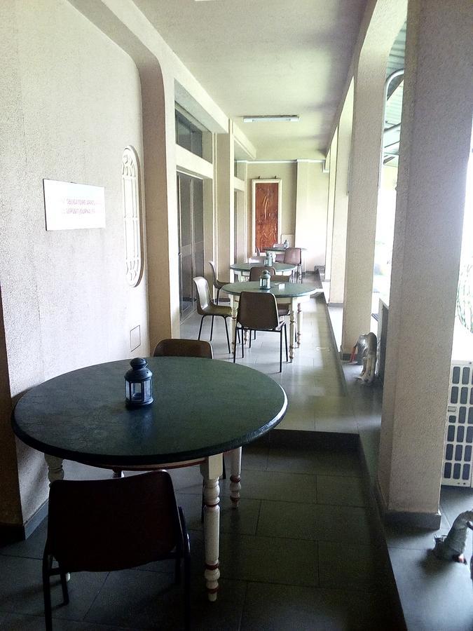 Hotel Saint Thomas Ломе Екстериор снимка