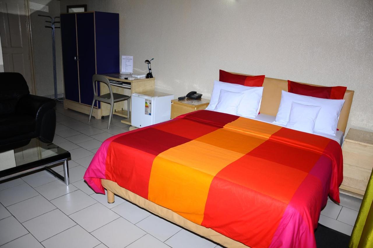 Hotel Saint Thomas Ломе Екстериор снимка