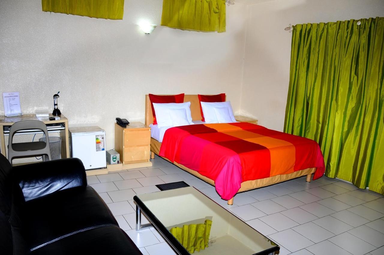 Hotel Saint Thomas Ломе Екстериор снимка